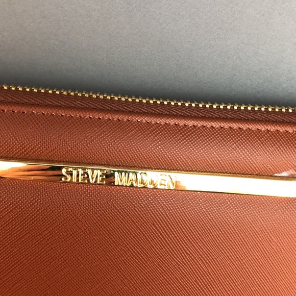 Steve Madden Bzippy wristlet cognac crosshatch - Picture 5 of 11